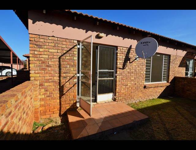 2 BEDROOM APARTMENT FOR SALE IN VAAL PARK EXT 1